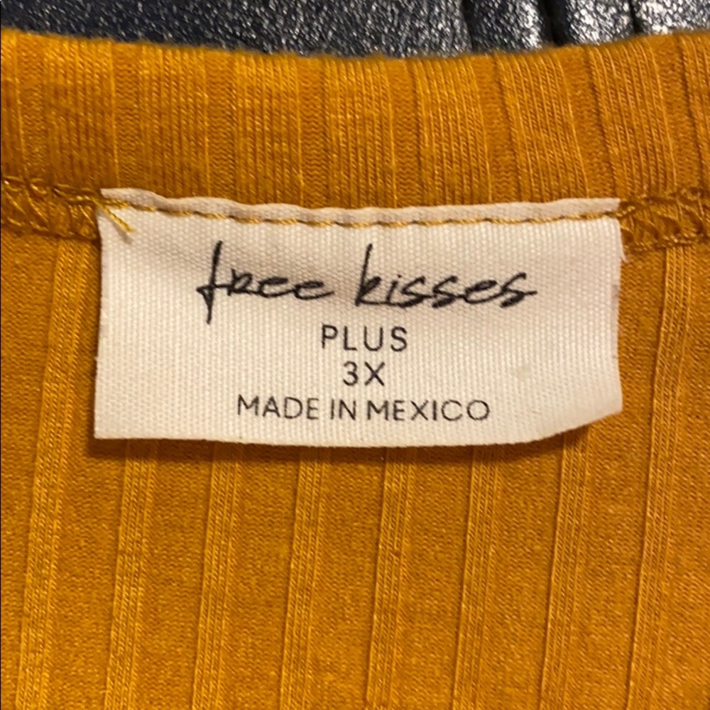 PLUS SIZE TOP - Picture 5 of 6